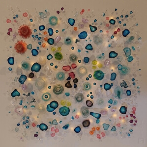 The same piece in the first image, with backlight.