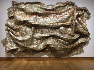 Hovor by El Anatsui